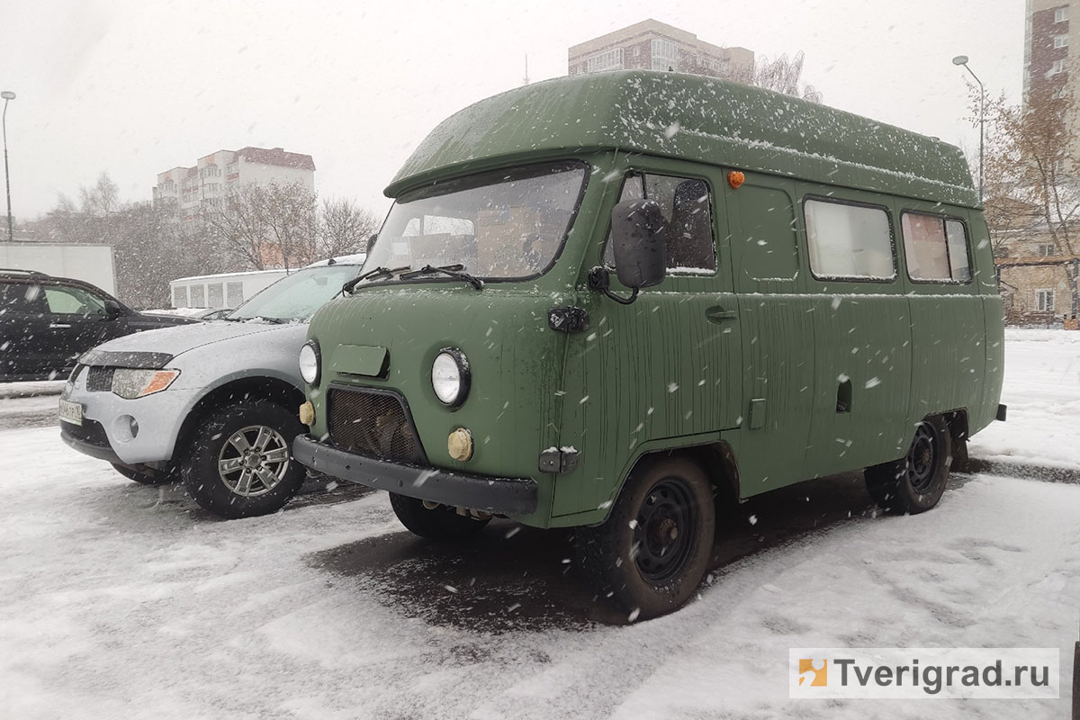 Шесть автомобилей и новогоднее настроение отправили волонтёры из Твери в  зону СВО | Твериград