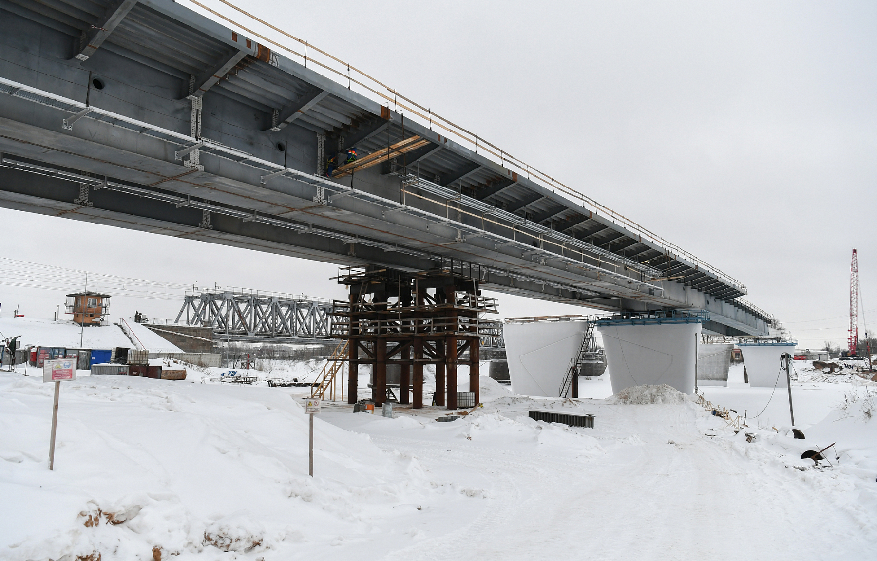 Мост мневники филевский парк. Мост через реку лена якутия проект. Мост через волгу в самарской области. Строится ли мост. Стройка моста через енисей лесосибирск.