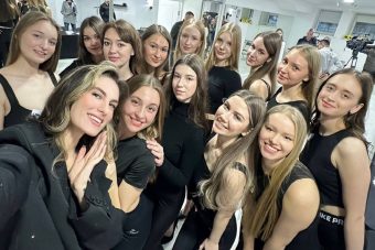 Шабарчина надежда. Девушка с одуванчиком. Обаяние красоты. Красота женщины. Обаяние красоты.