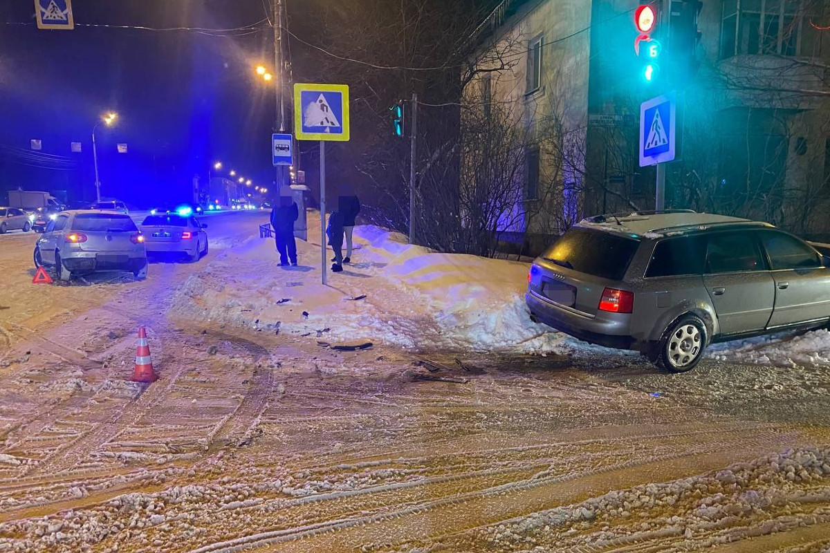 В Твери на улице Маяковского в ДТП пострадала девушка-водитель | Твериград