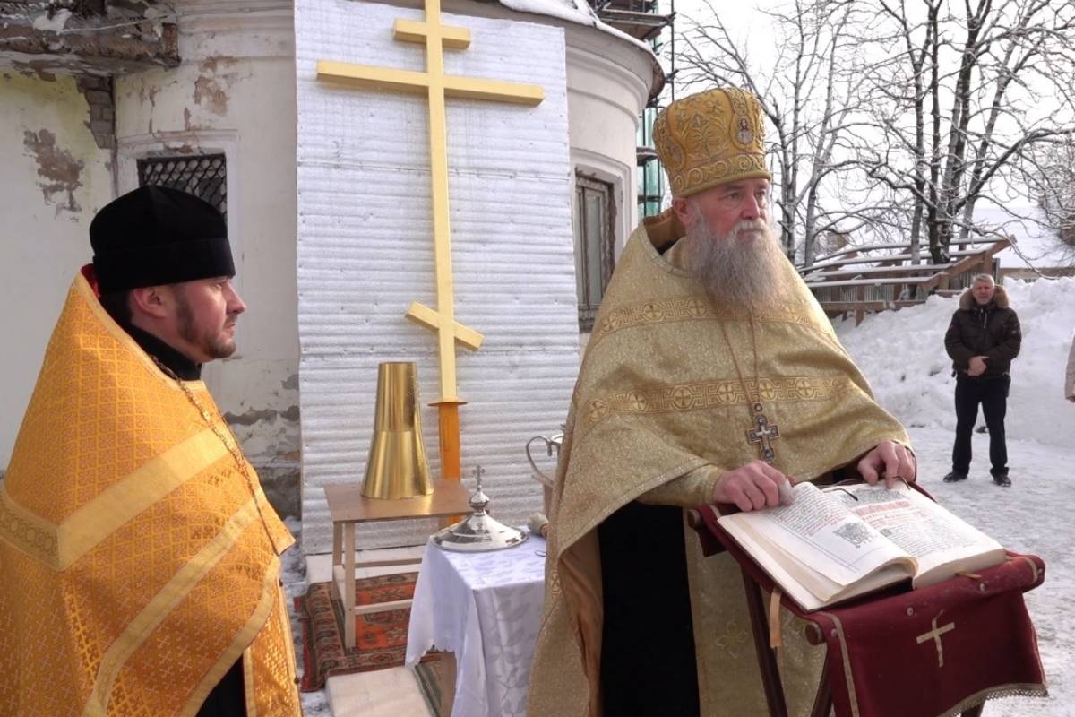 Новгородский накупольный крест с храма