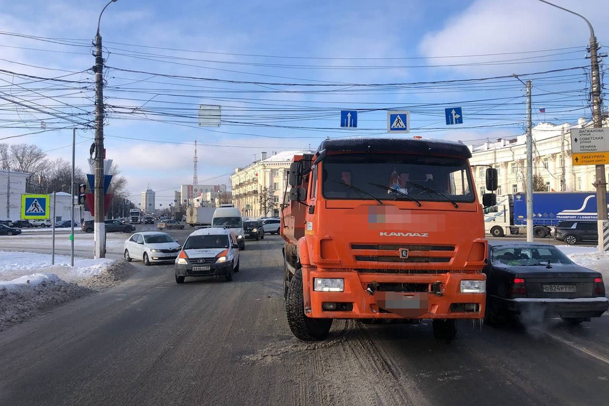 Подросток попал под колёса Камаза в Твери | Твериград