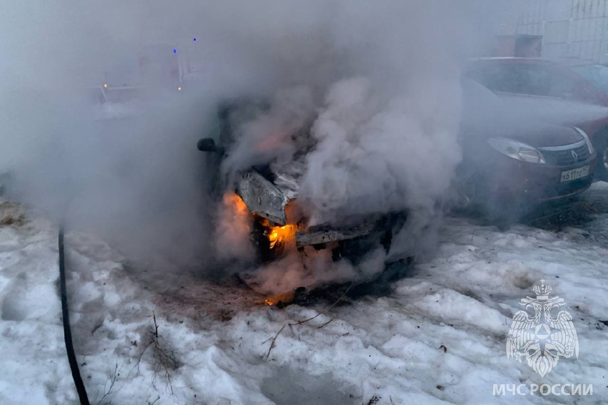 В одном из дворов Тверской области загорелась машина | Твериград