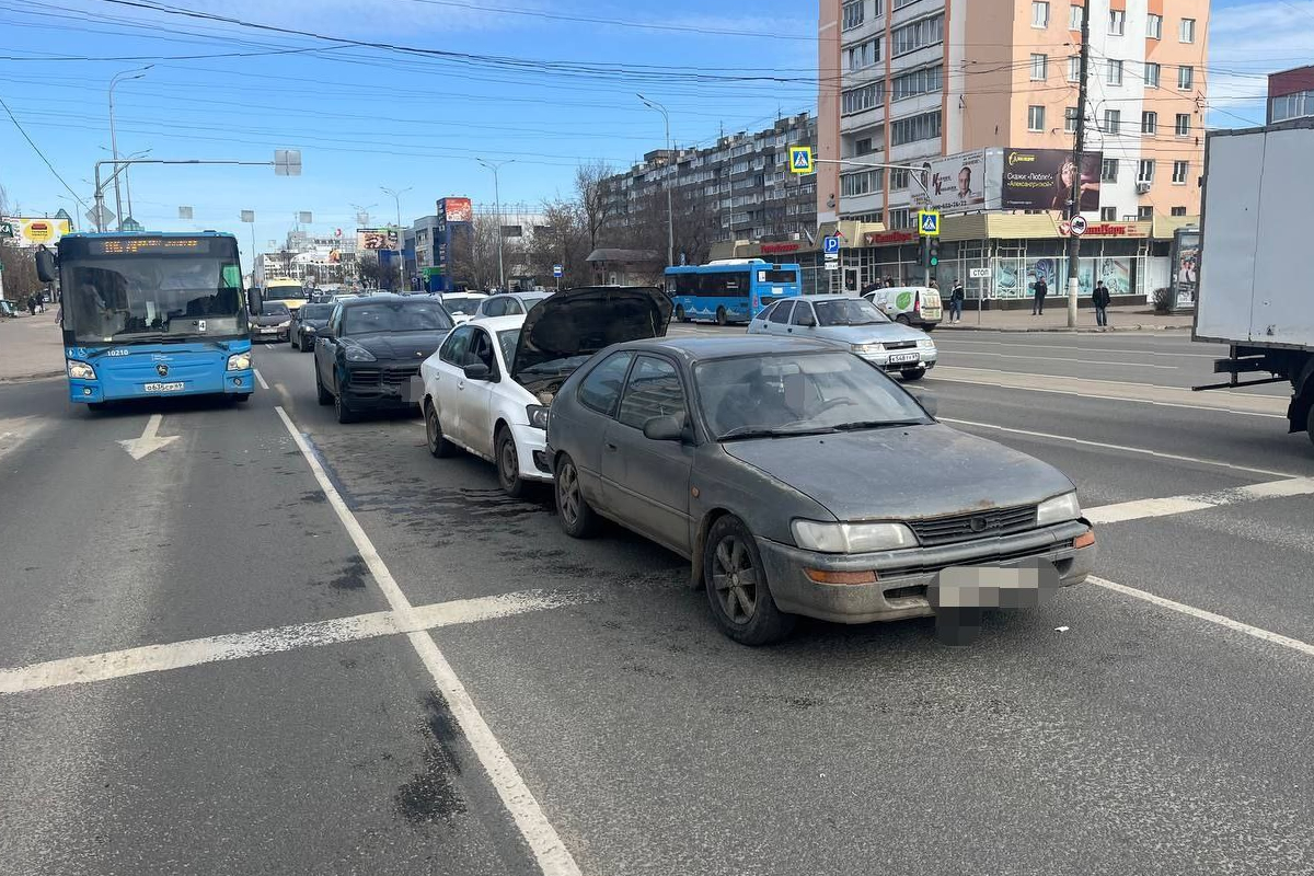 Женщина пострадала в ДТП на проспекте Чайковского в Твери | Твериград