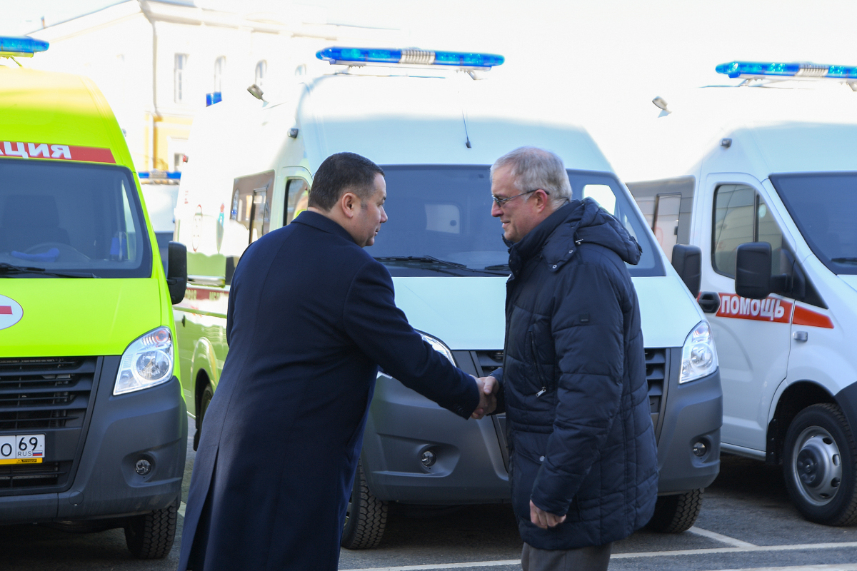 В Тверской области муниципалитетам, многодетным и медикам передали 35 новых  автомобилей | Твериград