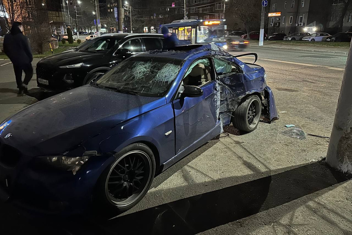 В Твери BMW протаранил фонарный столб | Твериград