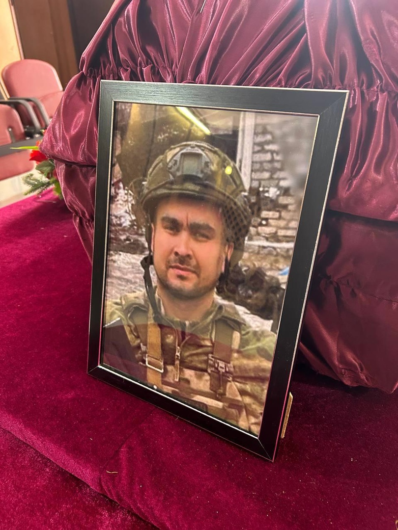 Прощание с дмитрием герасименко. Похороны военнослужащего. Сегодня простились с погибшим. Прощание с погибшими солдатами. Прощание с солдатами погибшими на украине.