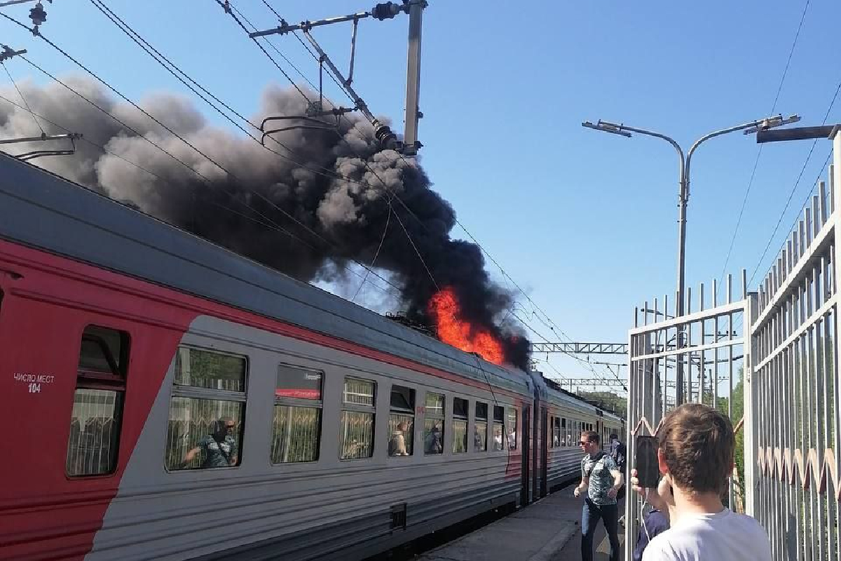 В РЖД не исключают версию поджога электрички, следовавшей до Твери |  Твериград