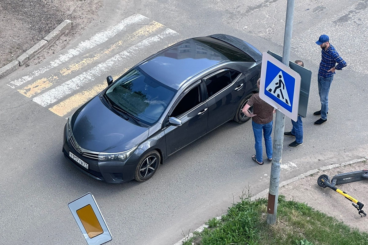 В Твери подростки на самокате протаранили машину и скрылись с места ДТП |  Твериград