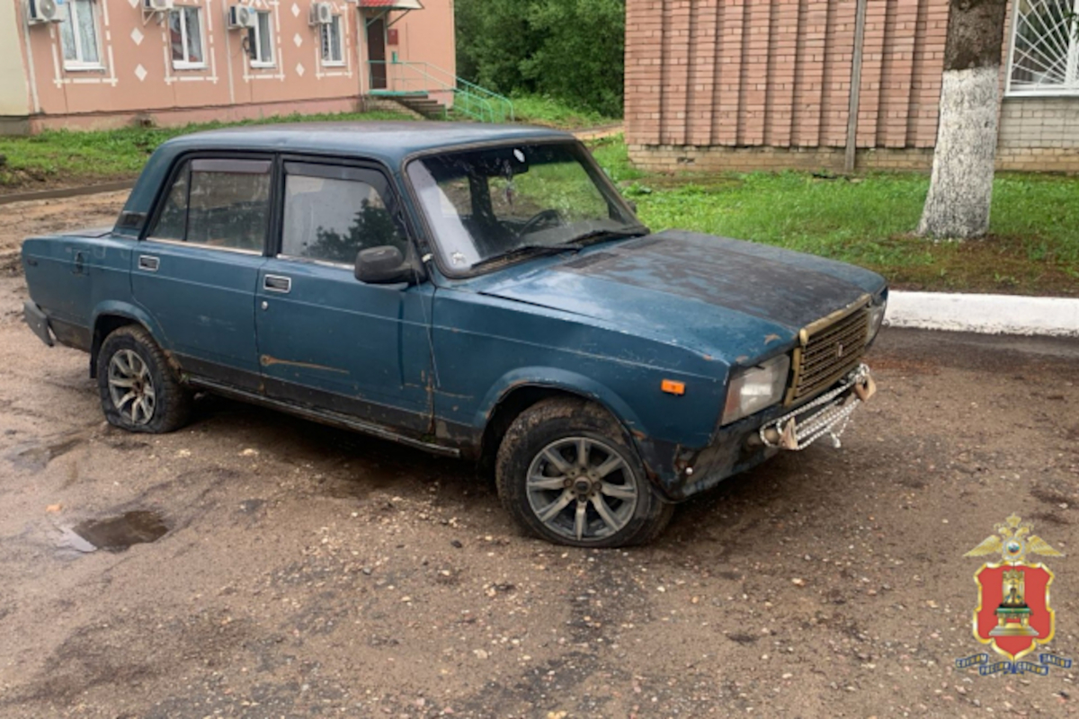 В Кесовой горе настойчивые угонщики сдвинули с места сломанный автомобиль |  Твериград