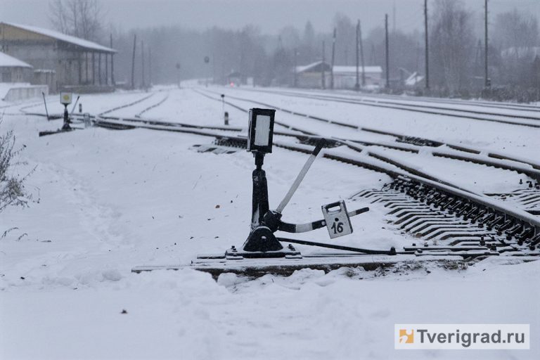 Погружение в прошлое: репортаж о путешествии на ретропоезде по заповедной железной дороге в Тверской области