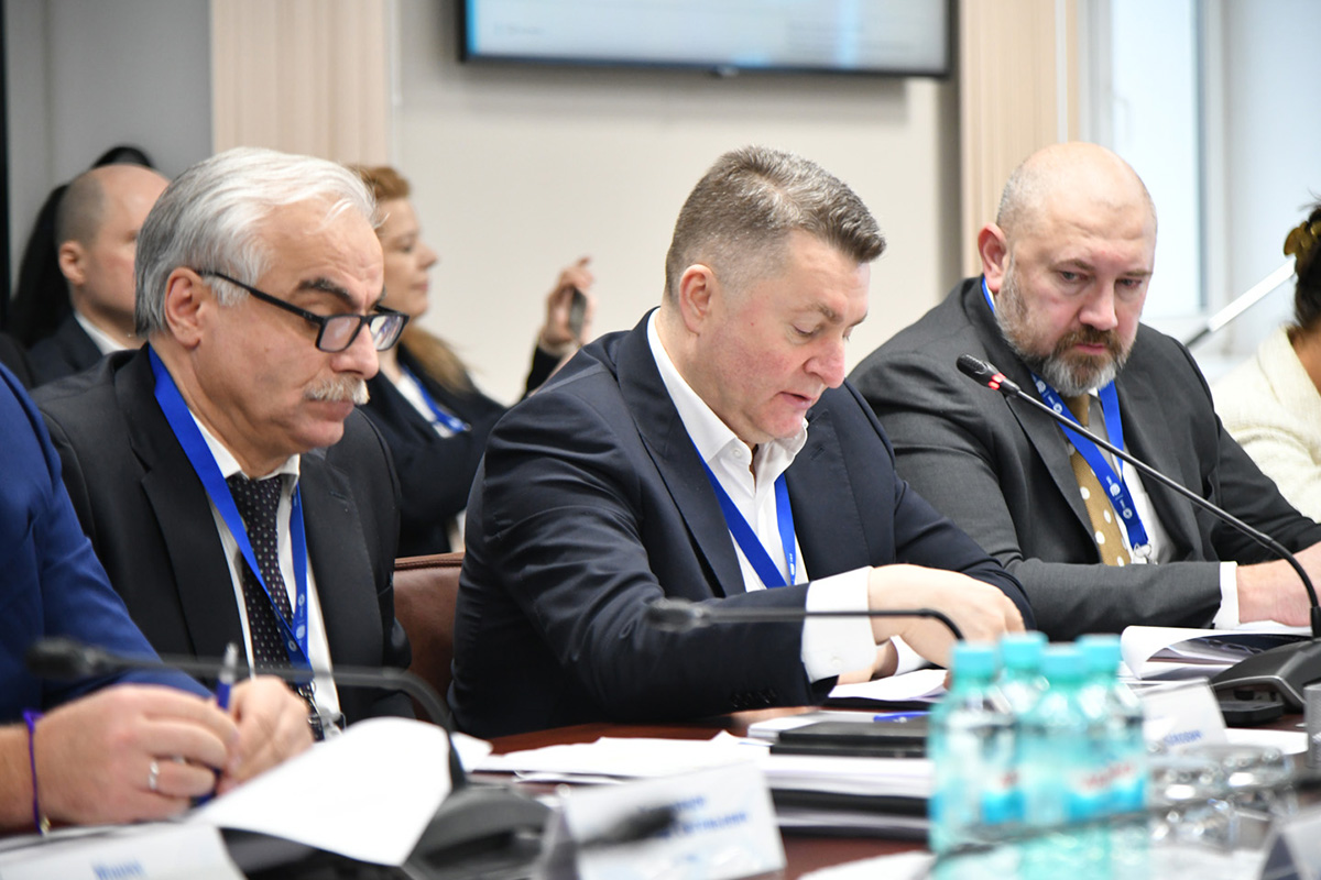 Тмх тверь. Вагонзавод тверь. Твз логотип. Пктс трансмашхолдинг. Трансмашхолдинг.