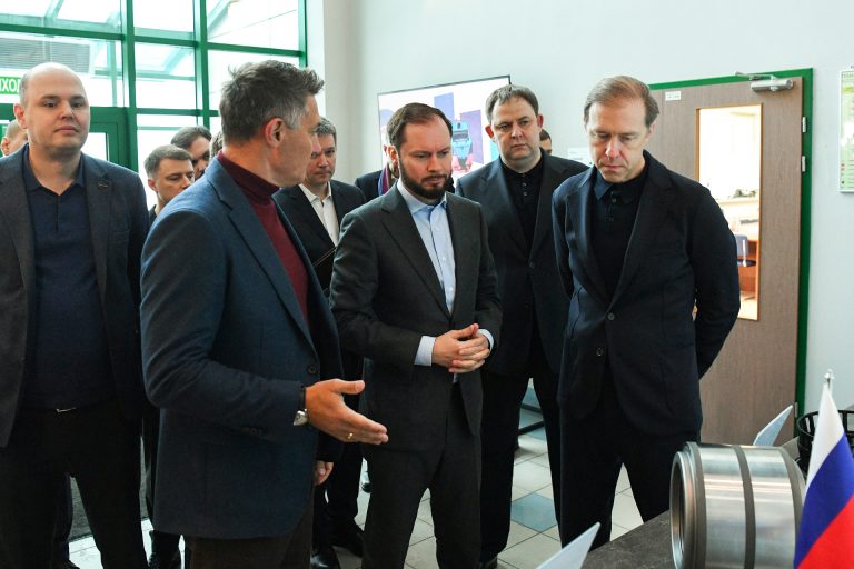 Денис Мантуров посетил инновационные предприятия в Тверской области