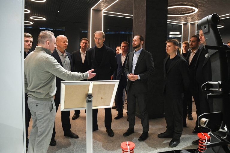 Денис Мантуров посетил инновационные предприятия в Тверской области