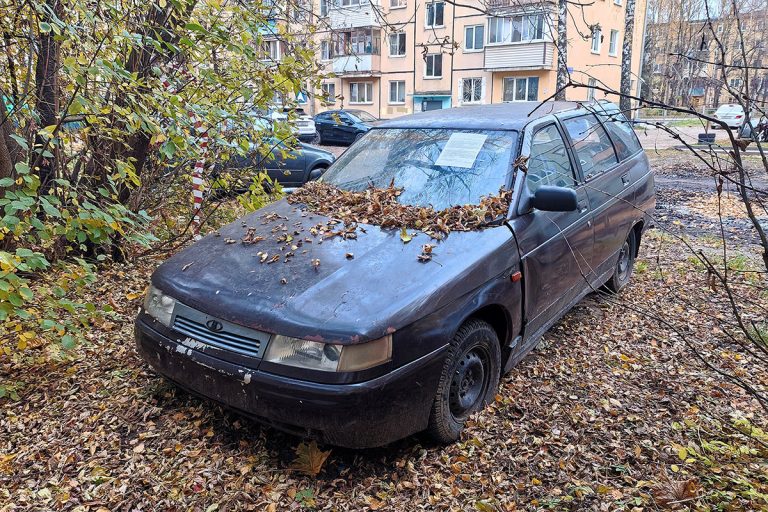 Брошенный автомобиль