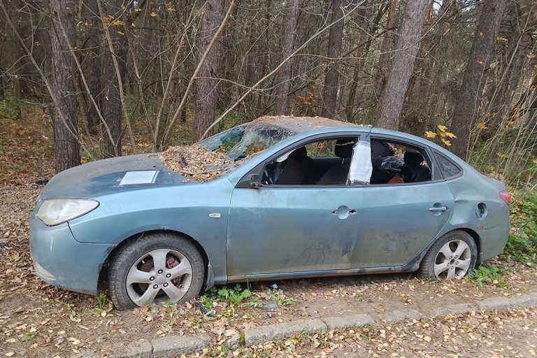 Брошенный автомобиль